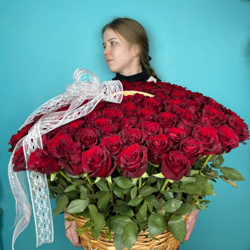 101 Роза в корзине «Весточка» в Сыктывкаре от магазина «Флориска»