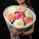 Букет с хризантемами &laquo;Прелесть&raquo;
