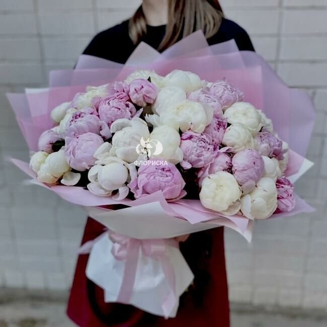 Букет с пионами &laquo;Бело-розовое облачко&raquo;