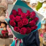 Букет из 17 яркой розы &laquo;Чистое сердце&raquo;