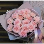 Букет с гвоздиками &laquo;Конфеточка&raquo;