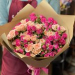 Букет с кустовыми розами &laquo;Розовый поцелуй&raquo;