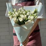 Букет с эустомой &laquo;Простота&raquo;