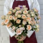 Букет с кустовыми розами &laquo;Фиеста&raquo;