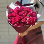 Букет с кустовыми розами &laquo;Теплые мгновения&raquo;