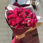 Букет с кустовыми розами &laquo;Теплые мгновения&raquo;