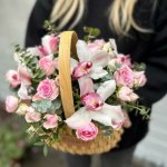 Цветы в корзине  &laquo;Теплый привет &raquo;