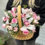 Цветы в корзине  &laquo;Теплый привет &raquo;