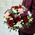 Цветы в корзине  &laquo;Огни театра&raquo;