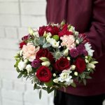 Цветы в корзине  &laquo;Огни театра&raquo;