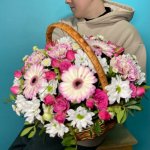Корзина с цветами &laquo;Мамина радость&raquo;