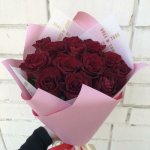  Бордовые розы &laquo;Гранатовый вечер&raquo; 