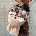 Сборный букет &laquo;Манеж&raquo;