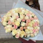 Букет с розами &laquo;Сапфирчик&raquo;