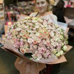 Букет с кустовыми розами &laquo;Екатерина&raquo;