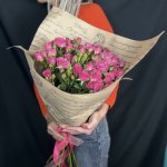 Букет с кустовыми розами &laquo;Воздушный поцелуй&raquo;