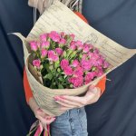 Букет с кустовыми розами &laquo;Воздушный поцелуй&raquo;