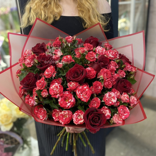Сборный букет «Кошечка» в Сыктывкаре от магазина «Флориска»