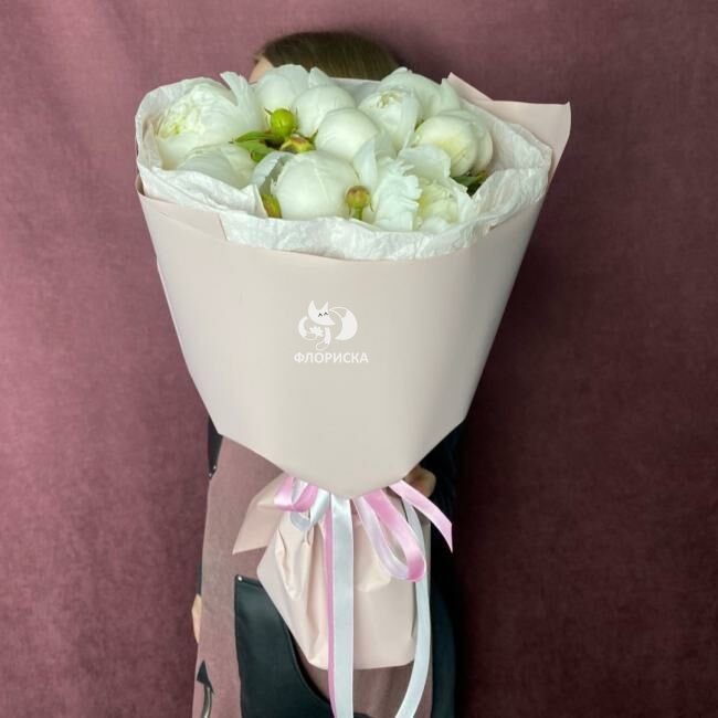 Букет из одиннадцати белых пионов &laquo;Видение&raquo;