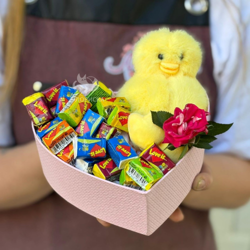 Комбо-предложение «Любовь это...» в Сыктывкаре от магазина «Флориска»