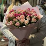 Букет с кустовыми розами &laquo;Ясное утро&raquo;