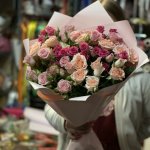 Букет с кустовыми розами &laquo;Ясное утро&raquo;