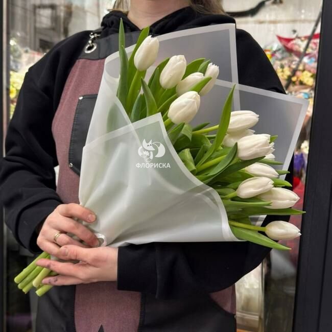 Букет из 15 белых тюльпанов &laquo;Сумерки&raquo;