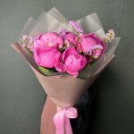 Букет из пяти пионов &laquo;Розовый сюрприз&raquo;