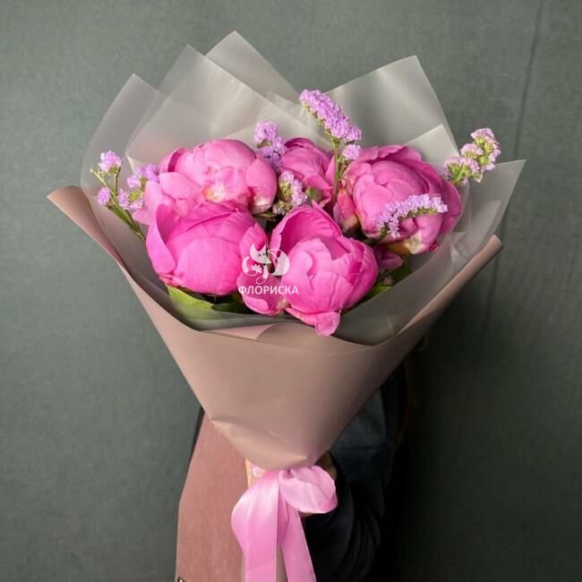 Букет из пяти пионов &laquo;Розовый сюрприз&raquo;