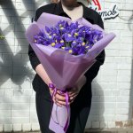 Букет с ирисами &laquo;Арина&raquo;