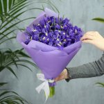 Букет с ирисами &laquo;Арина&raquo;