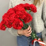 Букет из красных гвоздик &laquo;Памятка&raquo;