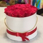 Розы в коробке &laquo;Я тебя лав ю&raquo;