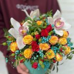 Цветы в коробке &laquo;Поздравление&raquo;