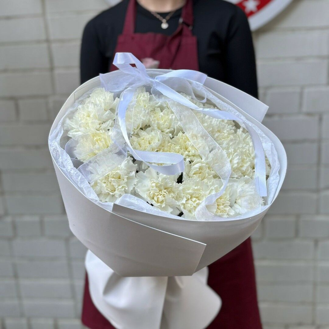 Букет из 25 белых гвоздик «Мечта»