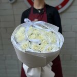 Букет из 25 белых гвоздик &laquo;Мечта&raquo;