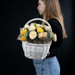 Цветы в корзине &laquo;Светлое будущее&raquo;