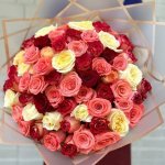 Букет с розами &laquo;Виктория&raquo;