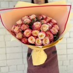 Букет с розами &laquo;Яркий лучик&raquo;