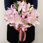 Букет из лилий &laquo;Багряный закат&raquo;&lrm;