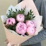 Букет из пяти пионов &laquo;Я твоя нежность&raquo;