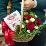Цветы в корзине &laquo;Для милых дам&raquo;
