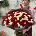 Букет с розами &laquo;Страстный поцелуй&raquo;