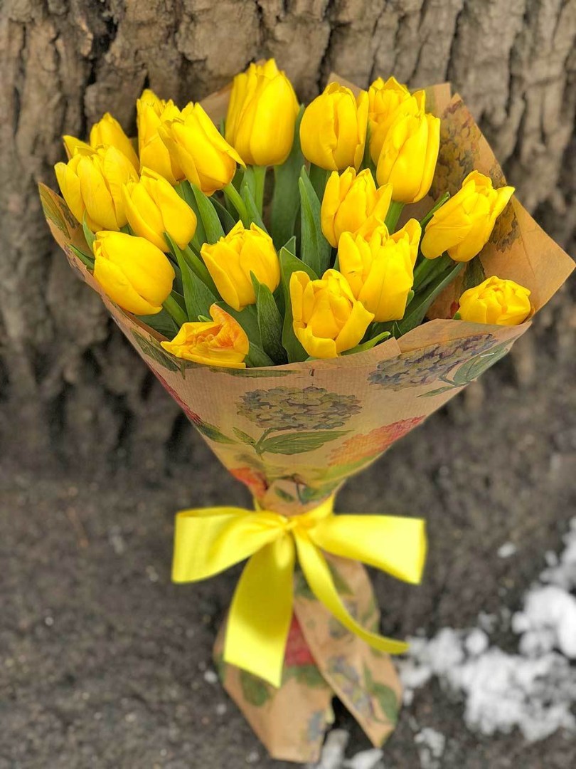 Букет желтых тюльпанов 19шт